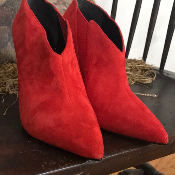 Guess Gorgeous Cherry Red Suede Heels. Size 6. - Picture 5 of 7